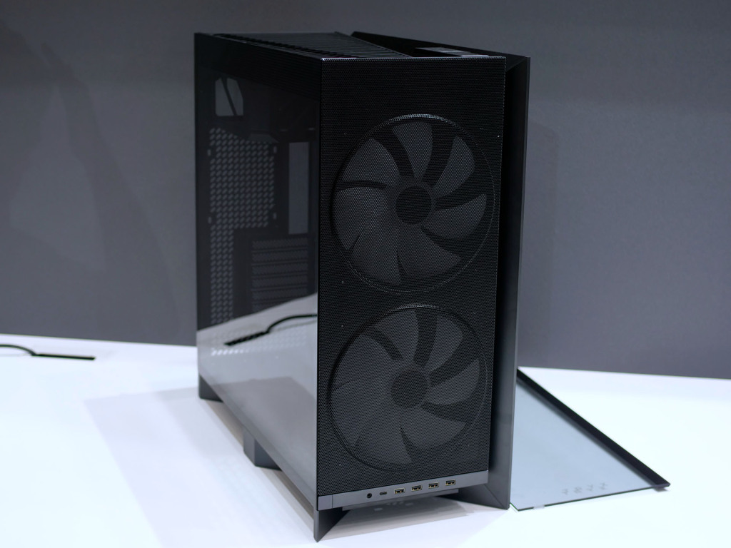 TRYX fait sensation au COMPUTEX avec des produits de pointe 24 tryx luca air computex 2025 01